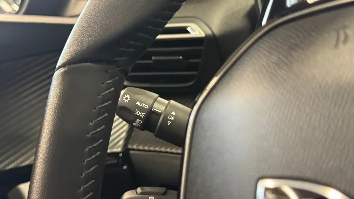 1.2 PURETECH 100PK ALLURE PACK / NAVI / LEDER / CLIMA / LED / PDC / 18" LMV / CAMERA / APPLE CARPLAY / ORG. NL. !!