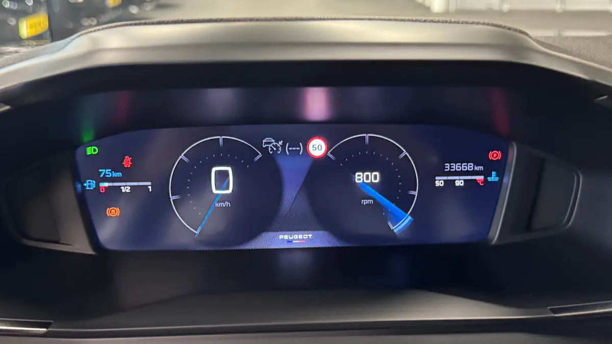 1.2 PURETECH 100PK ALLURE PACK / NAVI / LEDER / CLIMA / LED / PDC / 18" LMV / CAMERA / APPLE CARPLAY / ORG. NL. !!