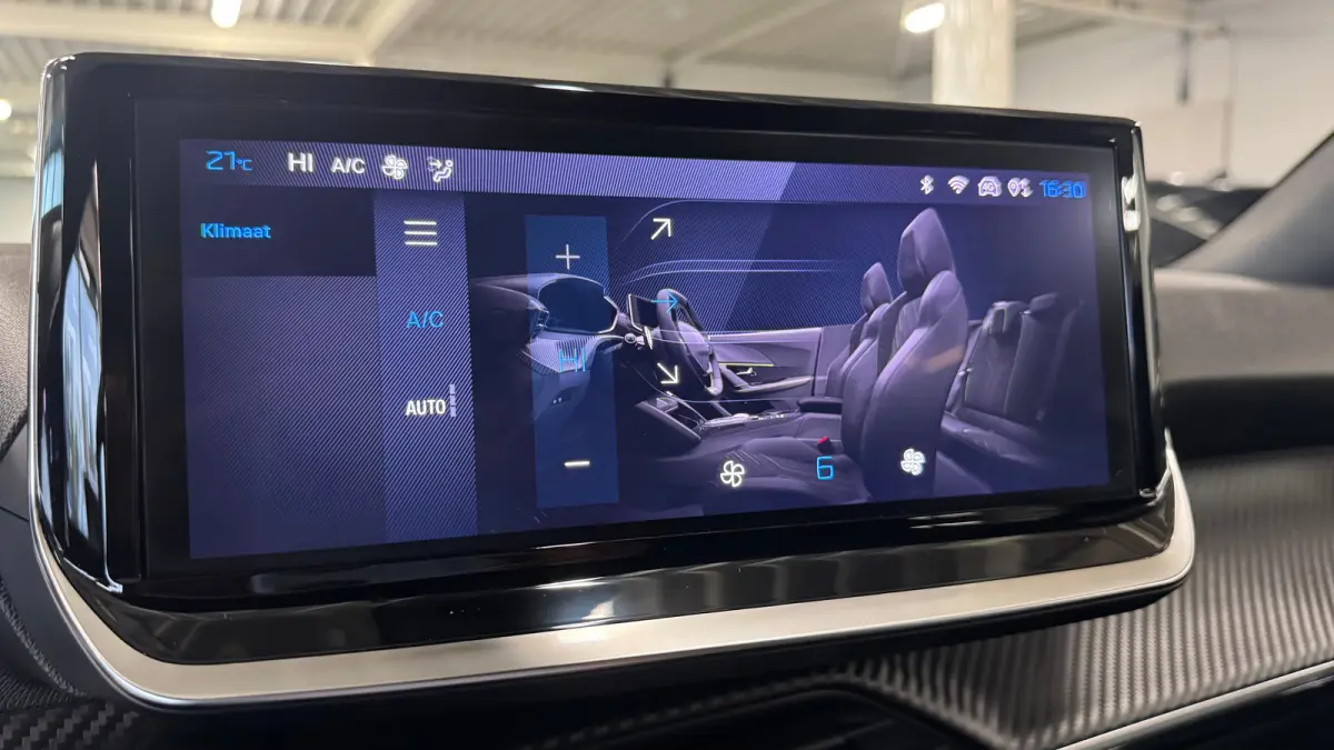 1.2 PURETECH 100PK ALLURE PACK / NAVI / LEDER / CLIMA / LED / PDC / 18" LMV / CAMERA / APPLE CARPLAY / ORG. NL. !!