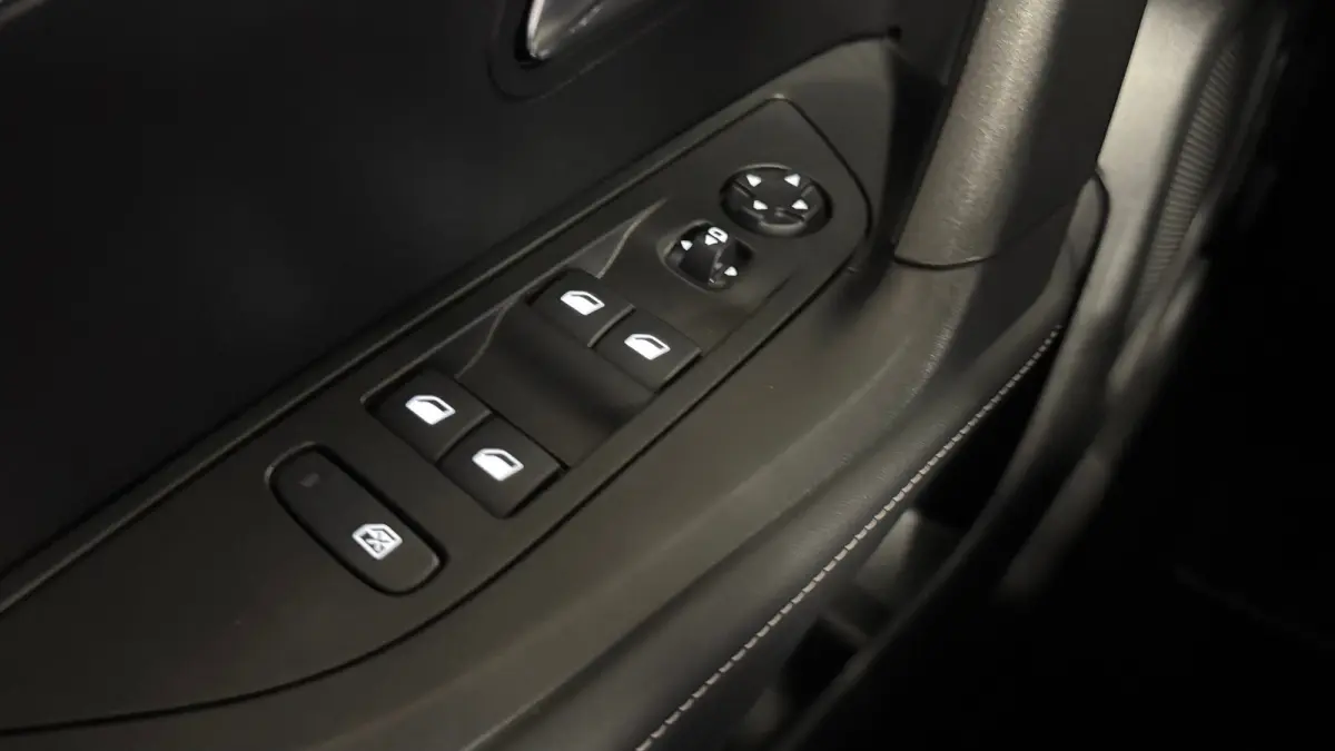 1.2 PURETECH 100PK ALLURE PACK / NAVI / LEDER / CLIMA / LED / PDC / 18" LMV / CAMERA / APPLE CARPLAY / ORG. NL. !!
