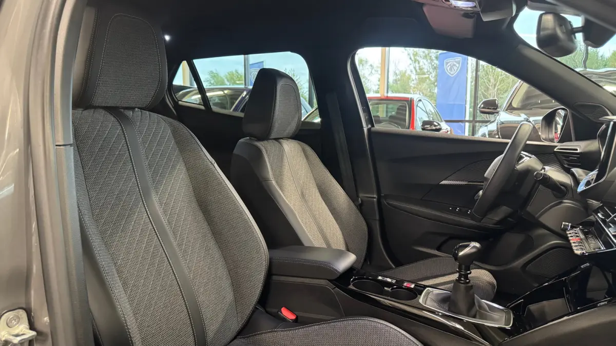 1.2 PURETECH 100PK ALLURE PACK / NAVI / LEDER / CLIMA / LED / PDC / 18" LMV / CAMERA / APPLE CARPLAY / ORG. NL. !!