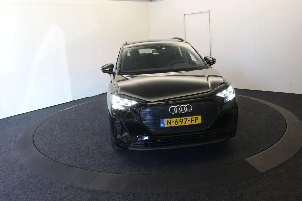 40 Launch edition Advanced 77 kWh Camera El aKlep+Trekh