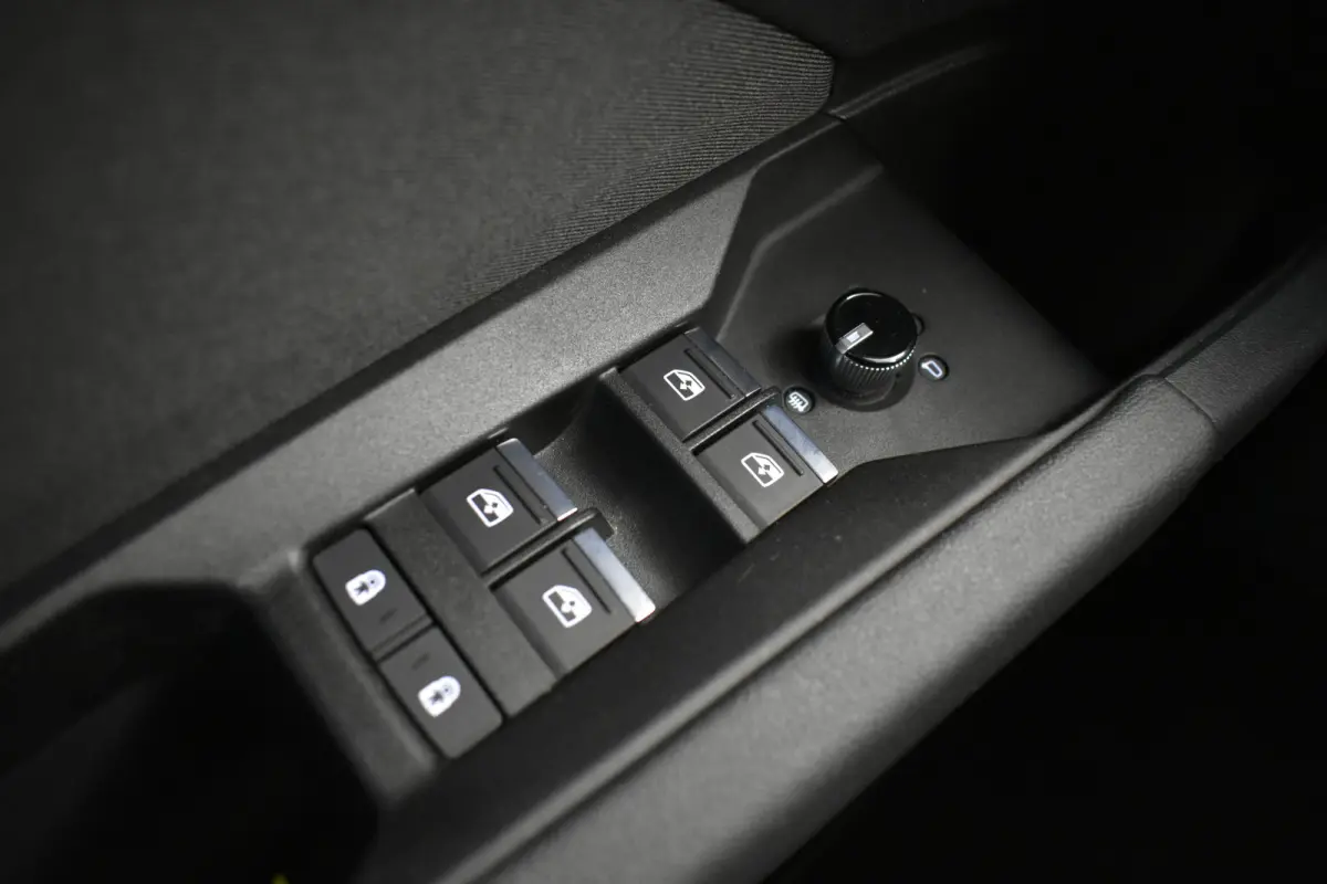 40 Launch edition Advanced 77 kWh Camera El aKlep+Trekh