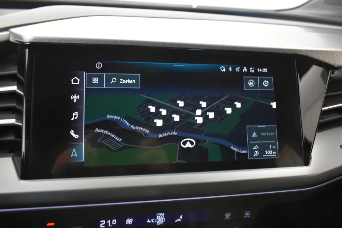 40 Launch edition Advanced 77 kWh Camera El aKlep+Trekh