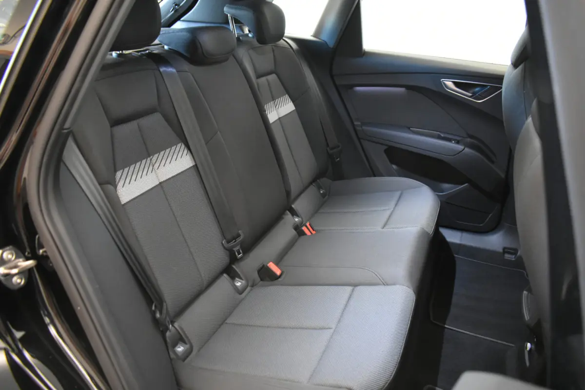 40 Launch edition Advanced 77 kWh Camera El aKlep+Trekh