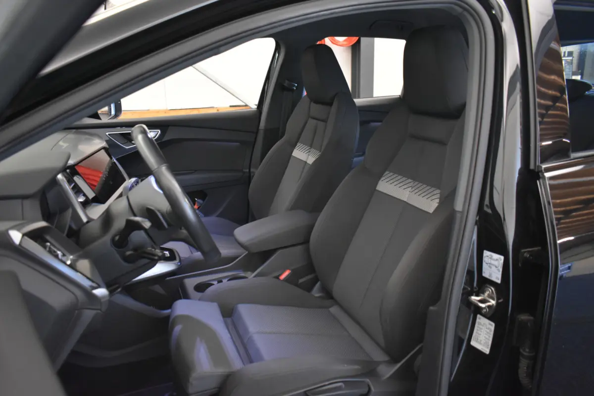 40 Launch edition Advanced 77 kWh Camera El aKlep+Trekh