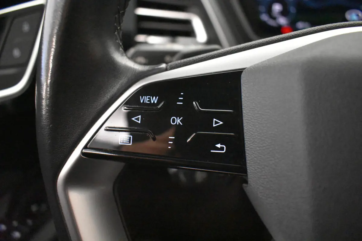40 Launch edition Advanced 77 kWh Camera El aKlep+Trekh