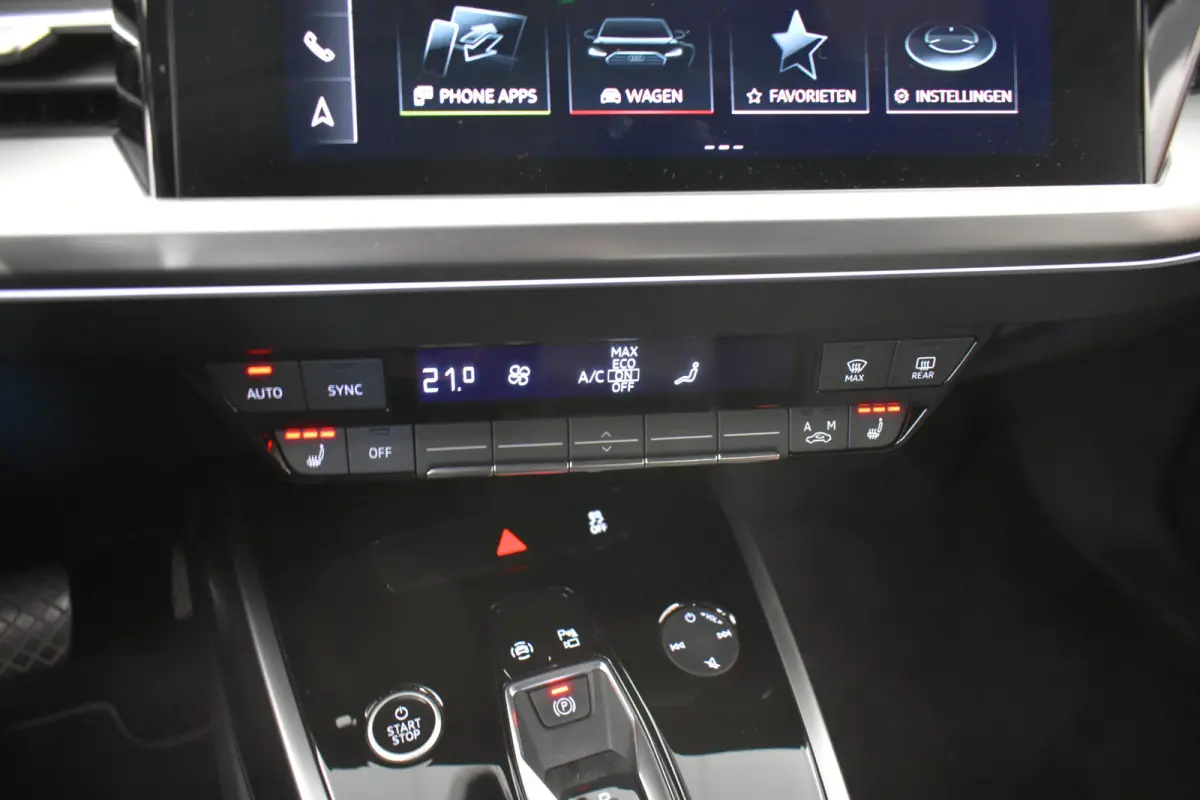 40 Launch edition Advanced 77 kWh Camera El aKlep+Trekh