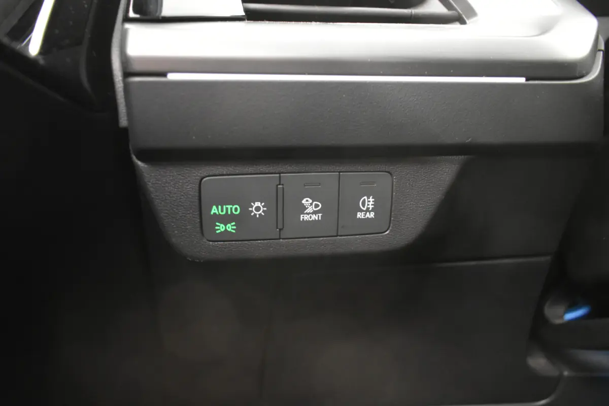 40 Launch edition Advanced 77 kWh Camera El aKlep+Trekh