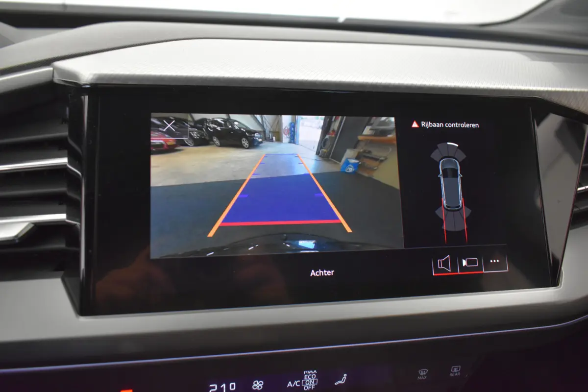 40 Launch edition Advanced 77 kWh Camera El aKlep+Trekh