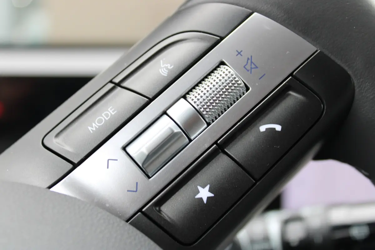 Premium Hybrid 2WD