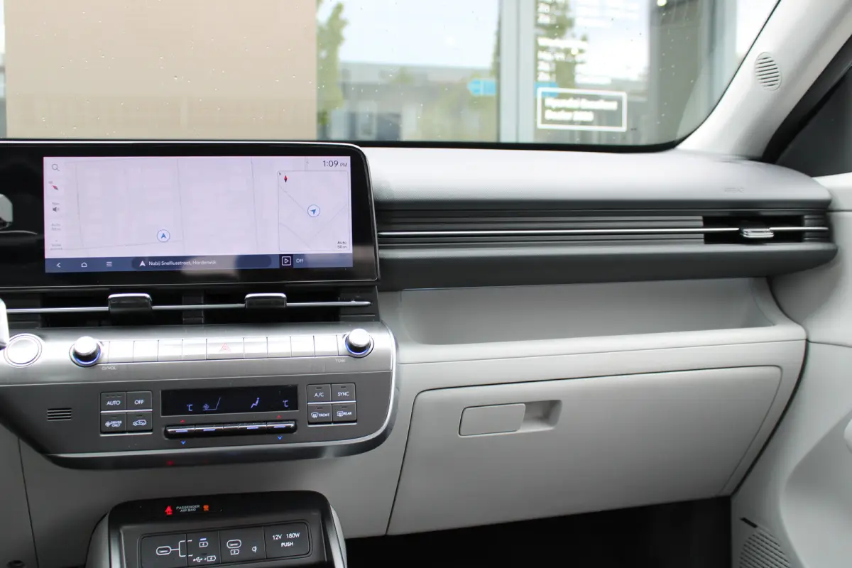 Premium Hybrid 2WD