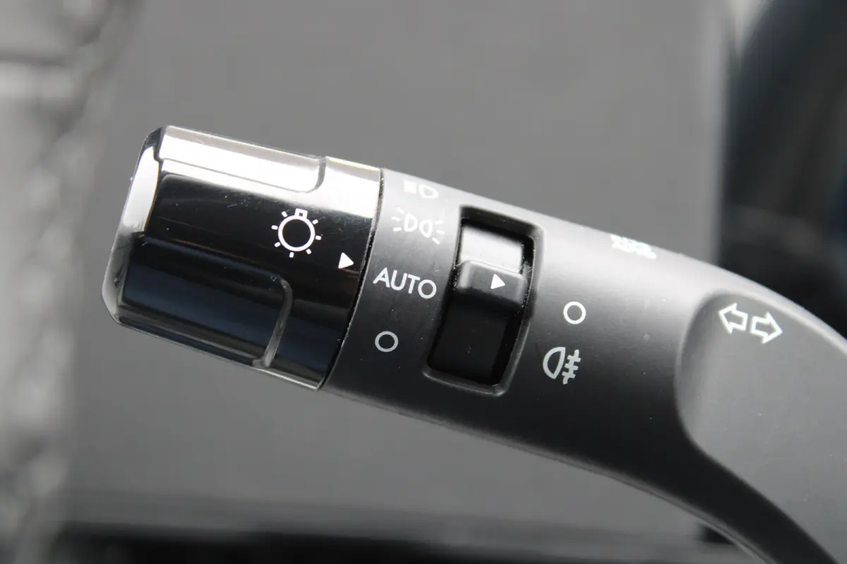 Premium Hybrid 2WD