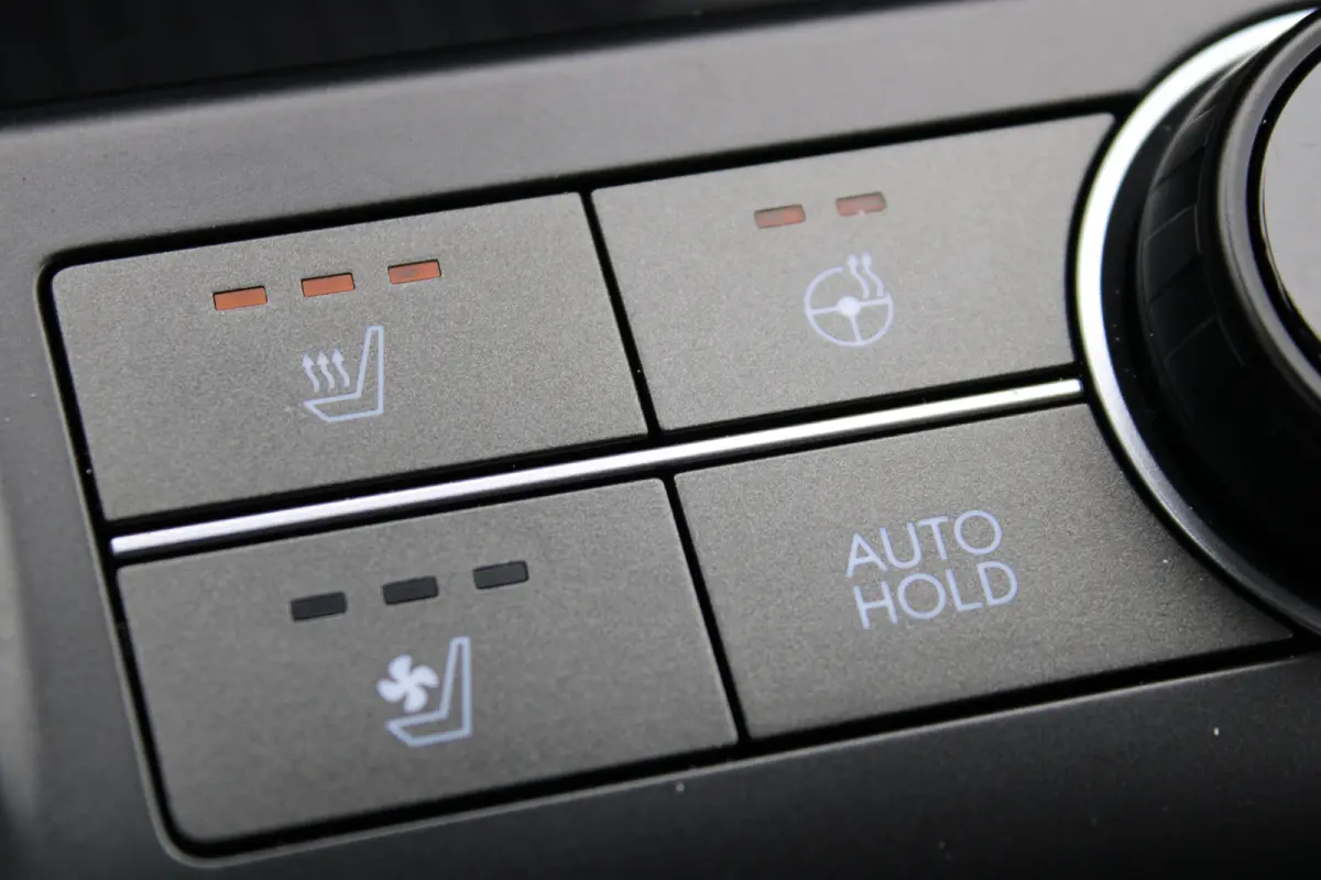 Premium Hybrid 2WD