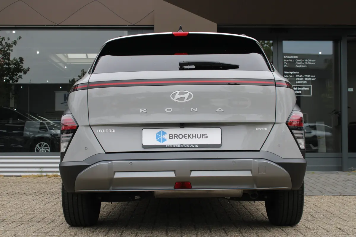Premium Hybrid 2WD