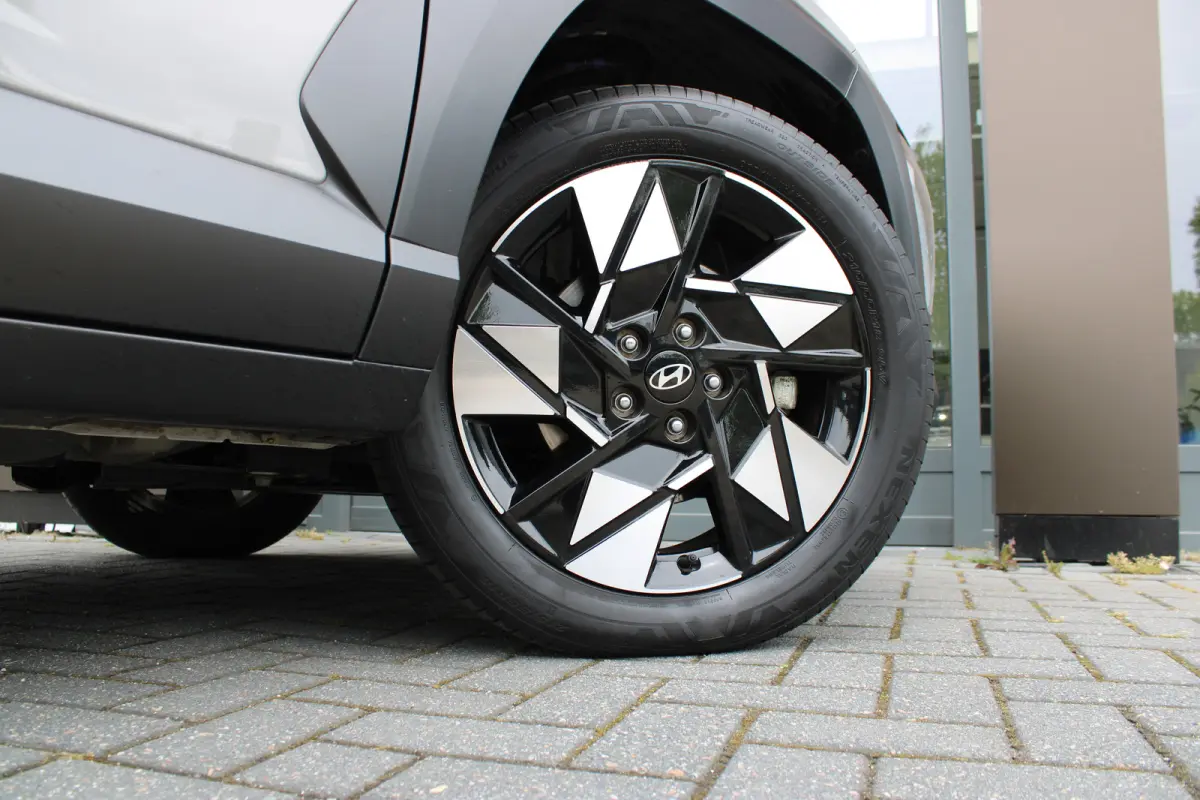 Premium Hybrid 2WD