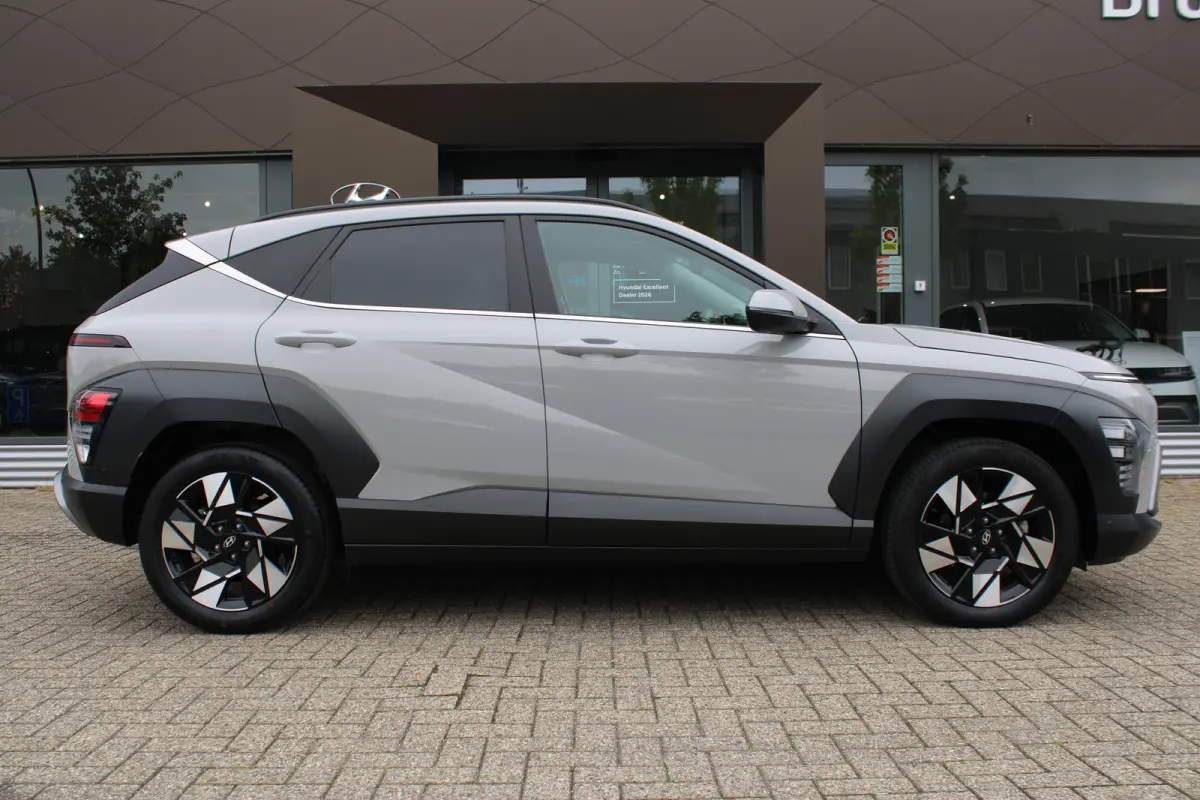 Premium Hybrid 2WD