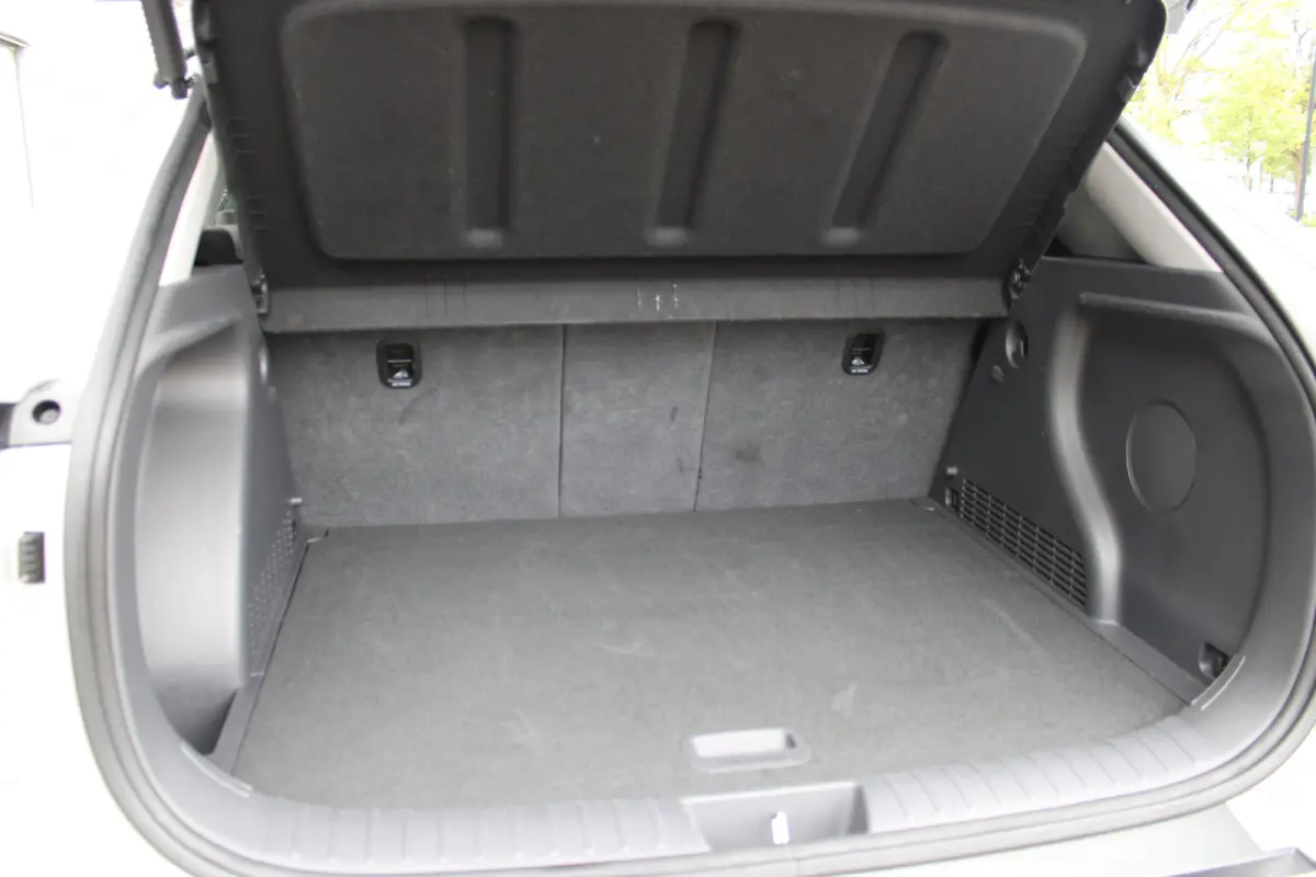 Premium Hybrid 2WD