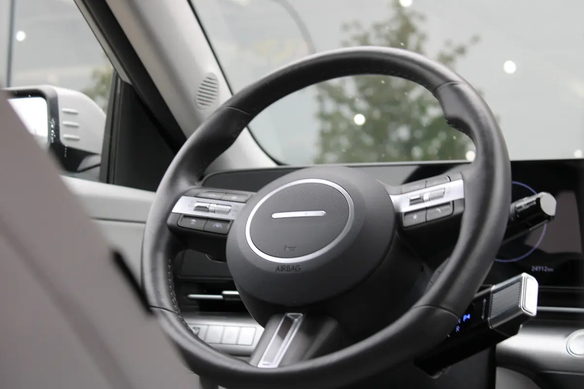 Premium Hybrid 2WD