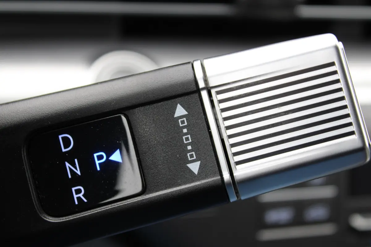 Premium Hybrid 2WD