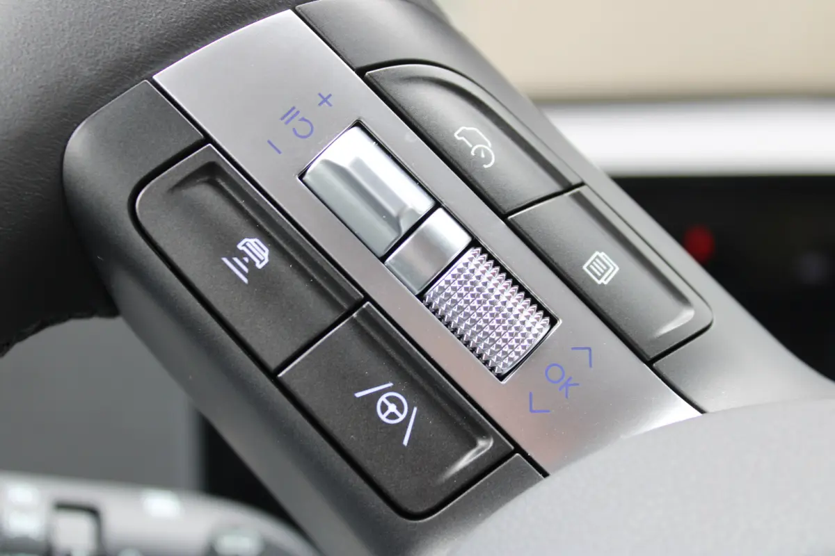 Premium Hybrid 2WD