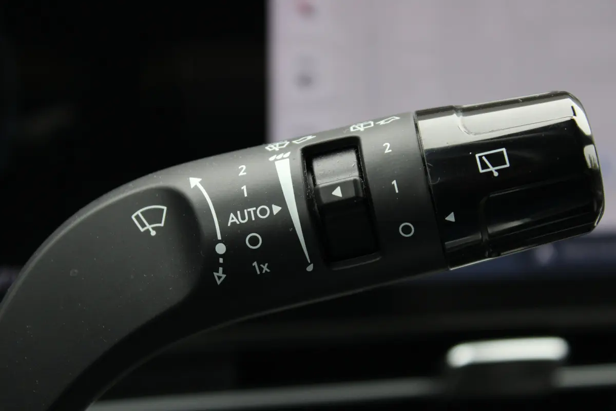 Premium Hybrid 2WD