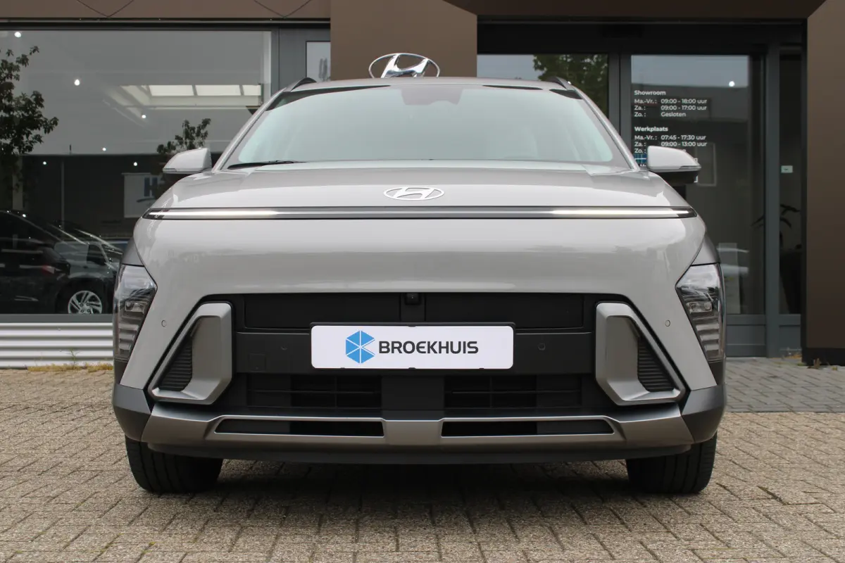 Premium Hybrid 2WD