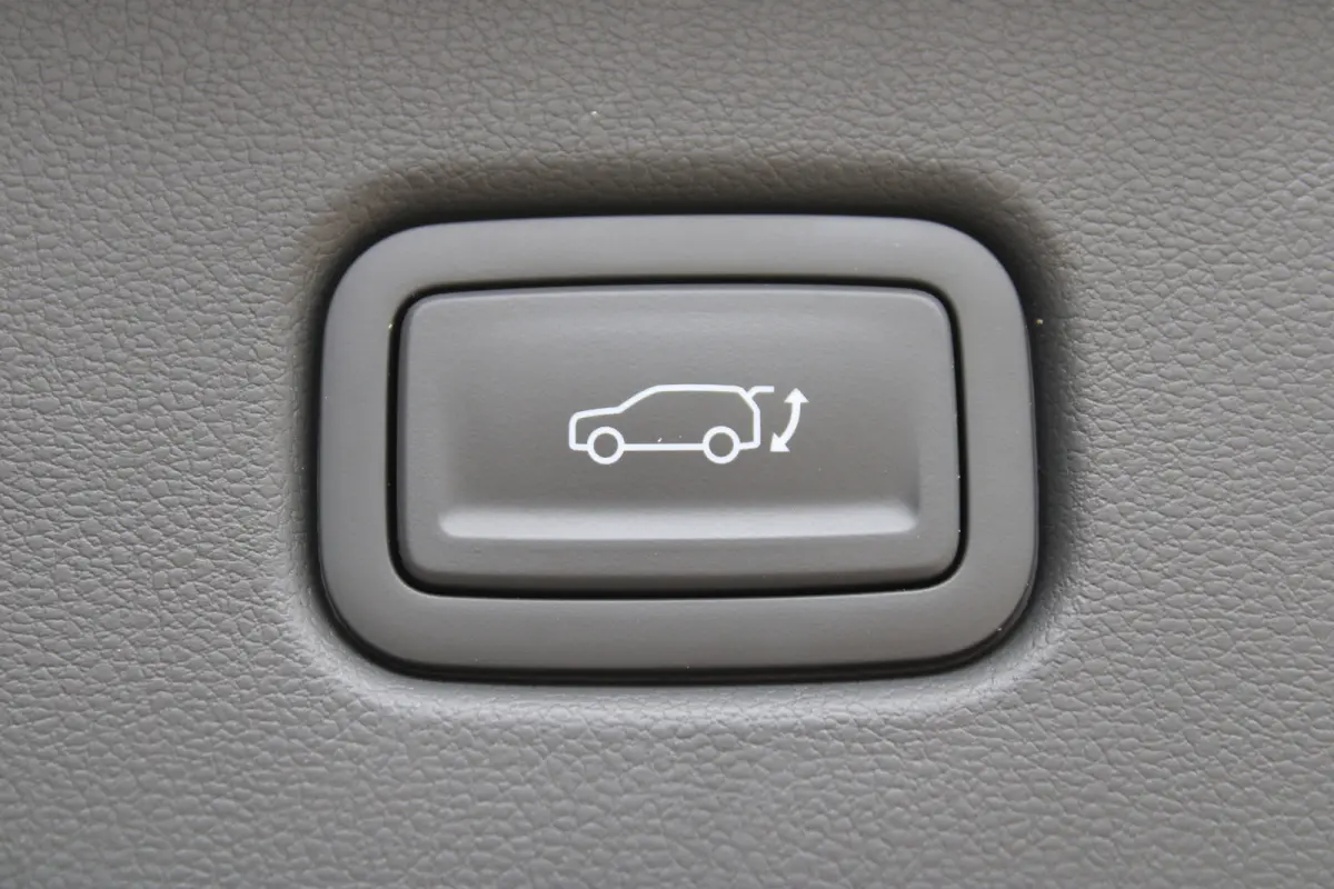 Premium Hybrid 2WD