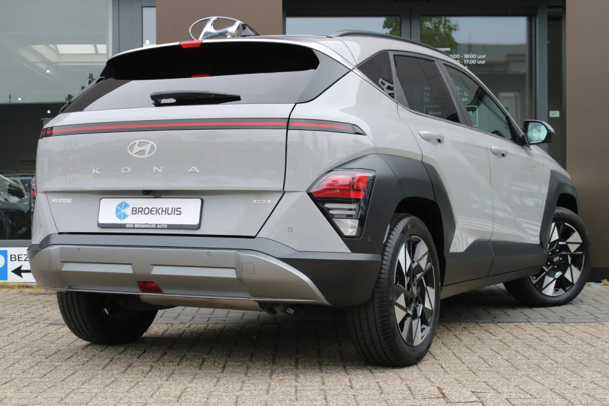 Premium Hybrid 2WD
