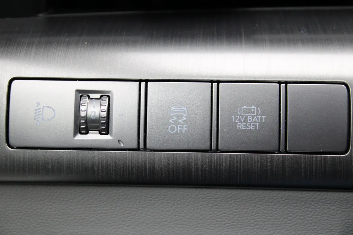 Premium Hybrid 2WD
