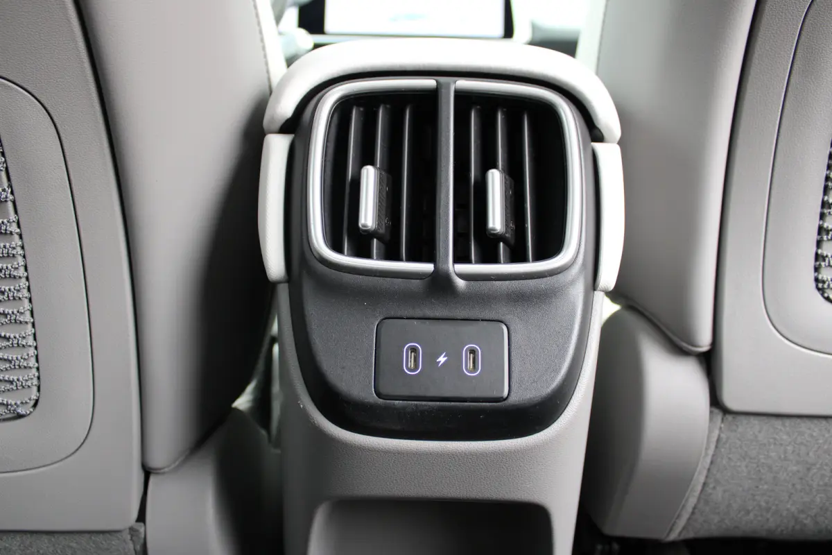 Lounge 77.4 kWh