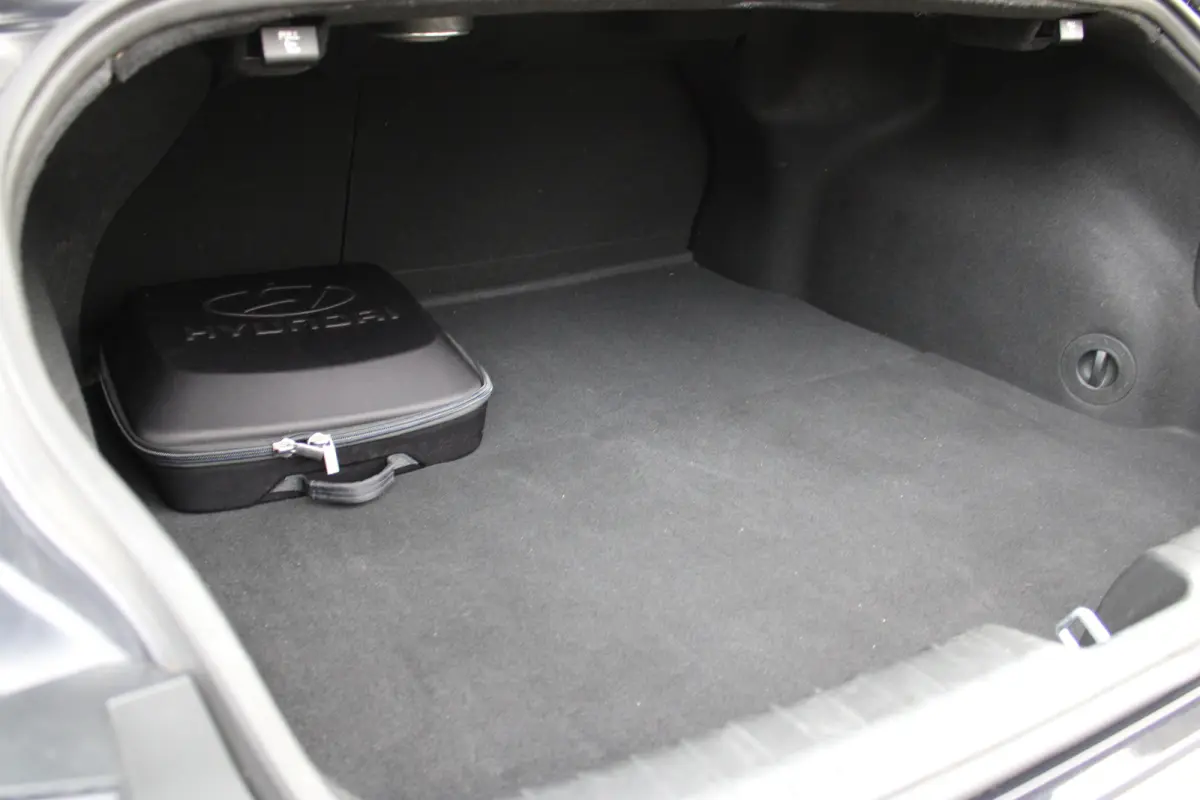 Lounge 77.4 kWh