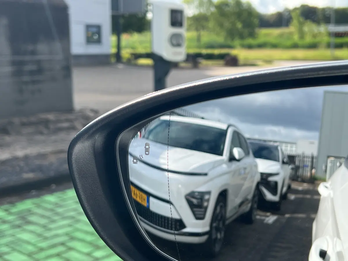 1.0 T-GDI 100pk Comfort | Airco | Camera | Carplay | Cruise control | Dodehoek detectie | Navigatie | Parkeersensoren | Digitaal cockpit | Lichtmetalen velgen