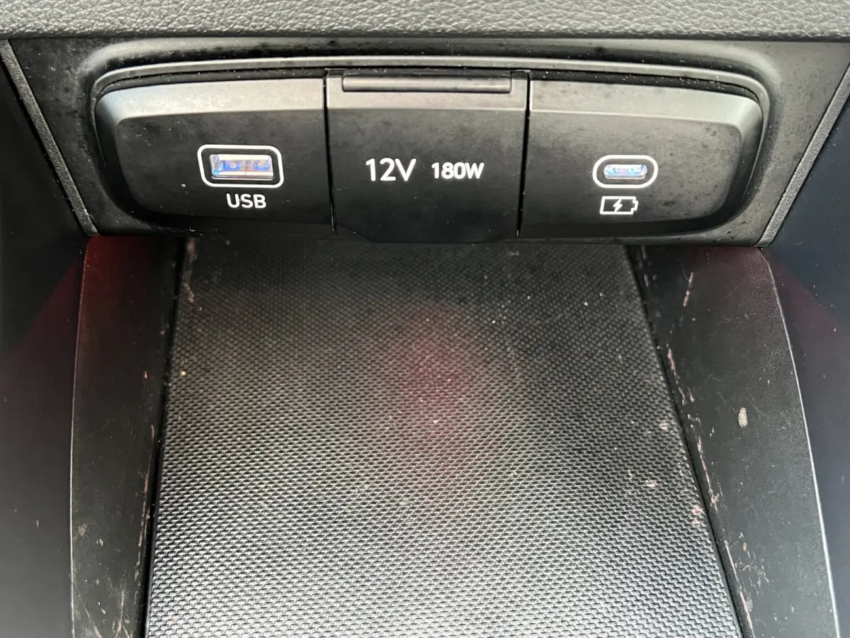 1.0 T-GDI 100pk Comfort | Airco | Camera | Carplay | Cruise control | Dodehoek detectie | Navigatie | Parkeersensoren | Digitaal cockpit | Lichtmetalen velgen