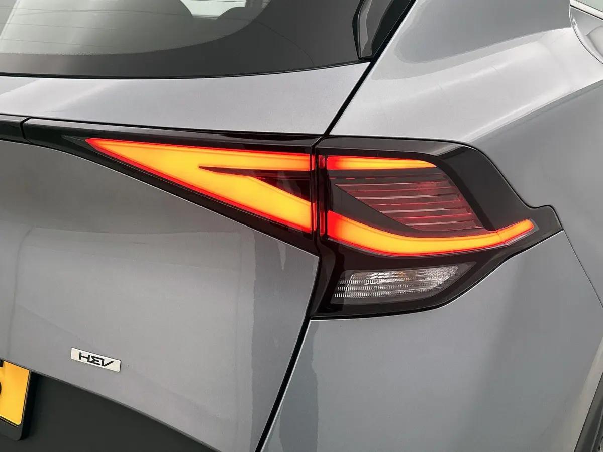 1.6 230pk Hybrid DynamicLine Automaat | Navigatie | Adaptieve Cruise Control | Climate Control | Camera | 17"LMV | LED | Trekhaak | Parkeersensoren | Apple Carplay/Android Auto |