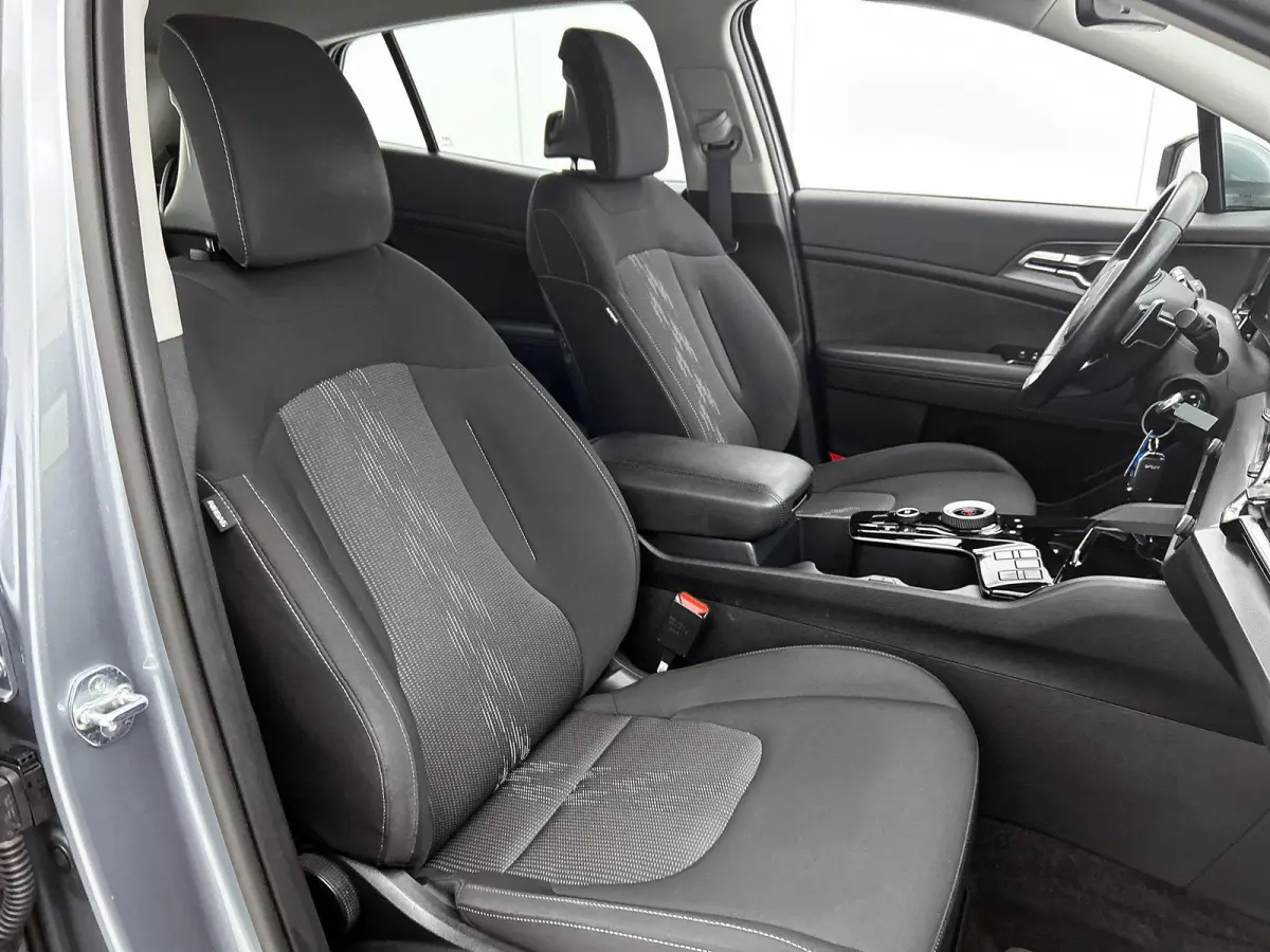 1.6 230pk Hybrid DynamicLine Automaat | Navigatie | Adaptieve Cruise Control | Climate Control | Camera | 17"LMV | LED | Trekhaak | Parkeersensoren | Apple Carplay/Android Auto |