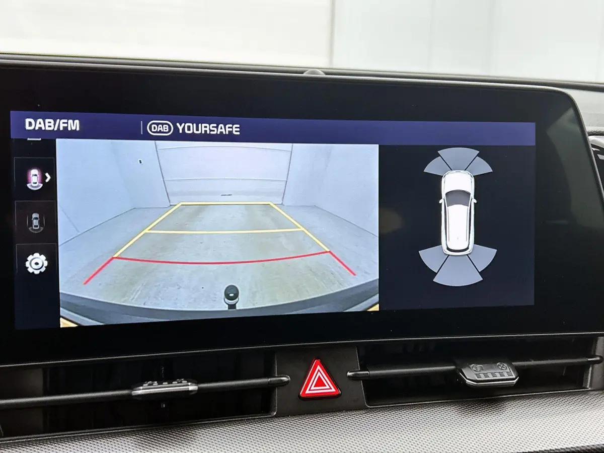 1.6 230pk Hybrid DynamicLine Automaat | Navigatie | Adaptieve Cruise Control | Climate Control | Camera | 17"LMV | LED | Trekhaak | Parkeersensoren | Apple Carplay/Android Auto |