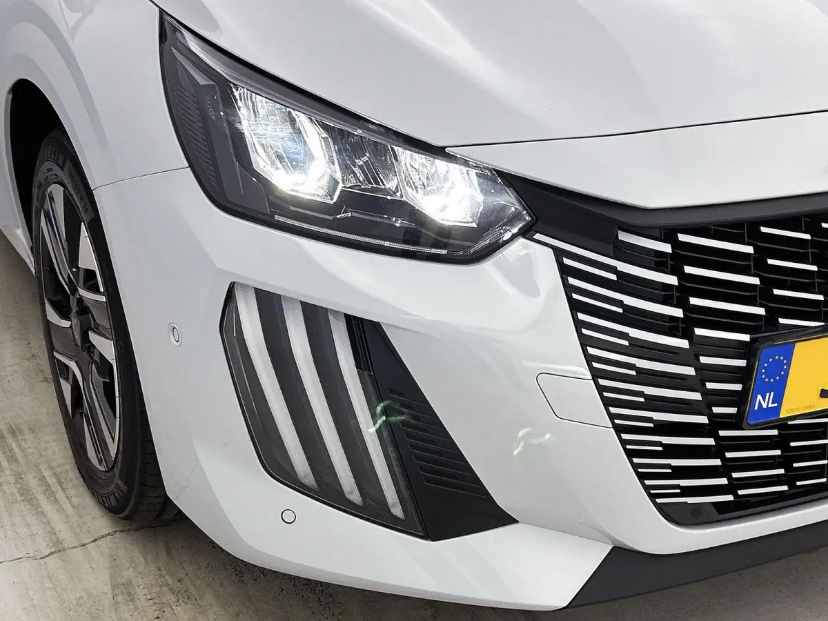 1.2 Hybrid 110pk Allure Automaat | Tot 8 Jaar Garantie | Navigatie | Camera Voor + Achter | Climate Control | Cruise Control | 16"LMV | LED |