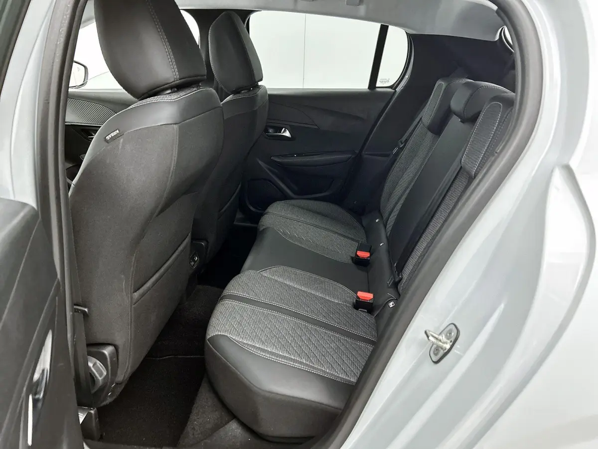 1.2 Hybrid 110pk Allure Automaat | Tot 8 Jaar Garantie | Navigatie | Camera Voor + Achter | Climate Control | Cruise Control | 16"LMV | LED |