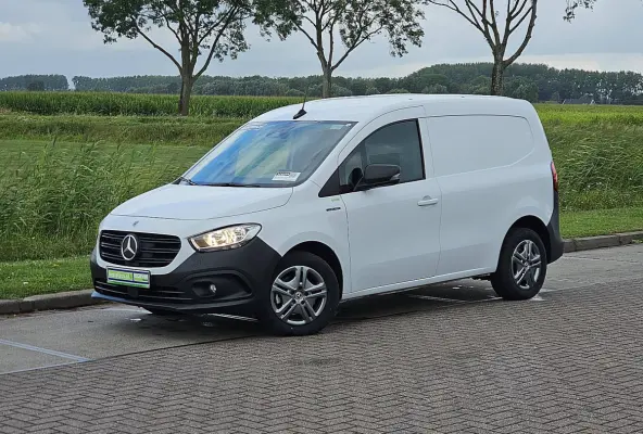 L1 Pro 51 kWh Cruise control, Automatische-Airco , Pdc, Carplay, Navi, Camera, Stoelverwarming, 290Km WLTP, 75kw-Snelladen, Mbux