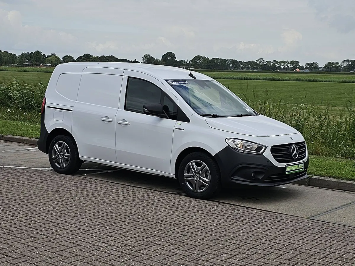 L1 Pro 51 kWh Cruise control, Automatische-Airco , Pdc, Carplay, Navi, Camera, Stoelverwarming, 290Km WLTP, 75kw-Snelladen, Mbux