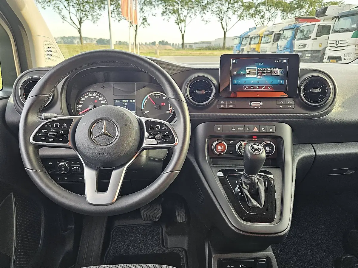 L1 Pro 51 kWh Cruise control, Automatische-Airco , Pdc, Carplay, Navi, Camera, Stoelverwarming, 290Km WLTP, 75kw-Snelladen, Mbux