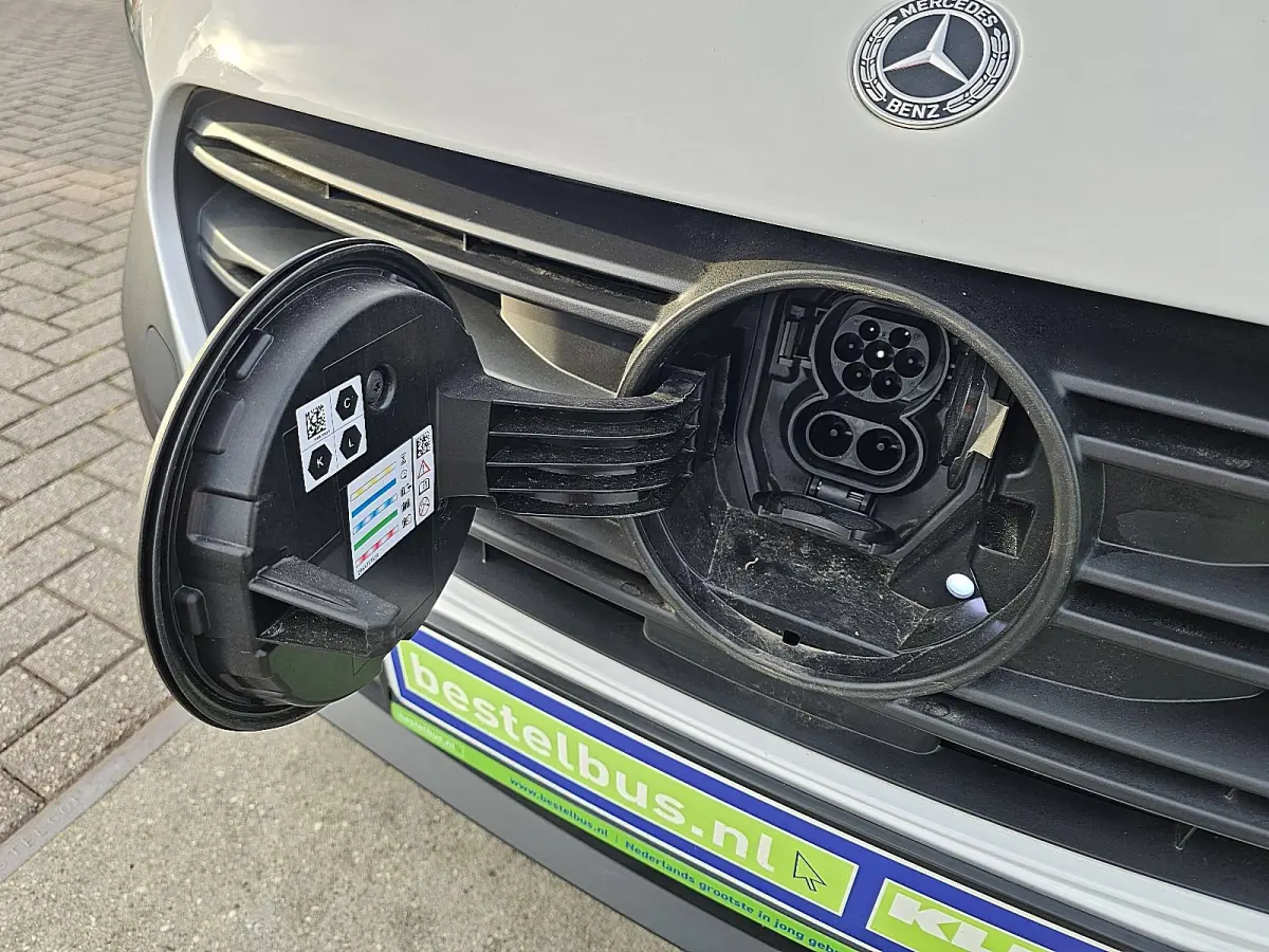 L1 Pro 51 kWh Cruise control, Automatische-Airco , Pdc, Carplay, Navi, Camera, Stoelverwarming, 290Km WLTP, 75kw-Snelladen, Mbux