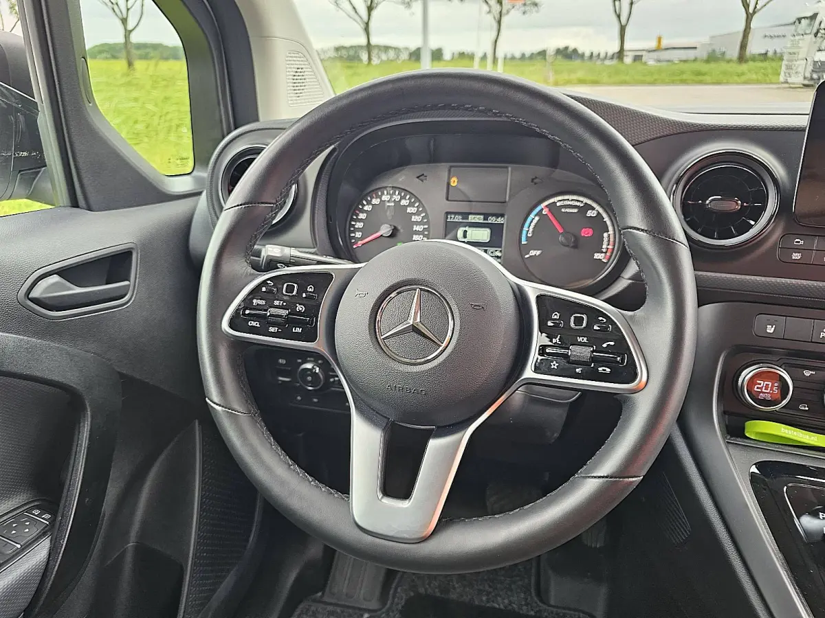 L1 Pro 51 kWh Cruise control, Automatische-Airco , Pdc, Carplay, Navi, Camera, Stoelverwarming, 290Km WLTP, 75kw-Snelladen, Mbux