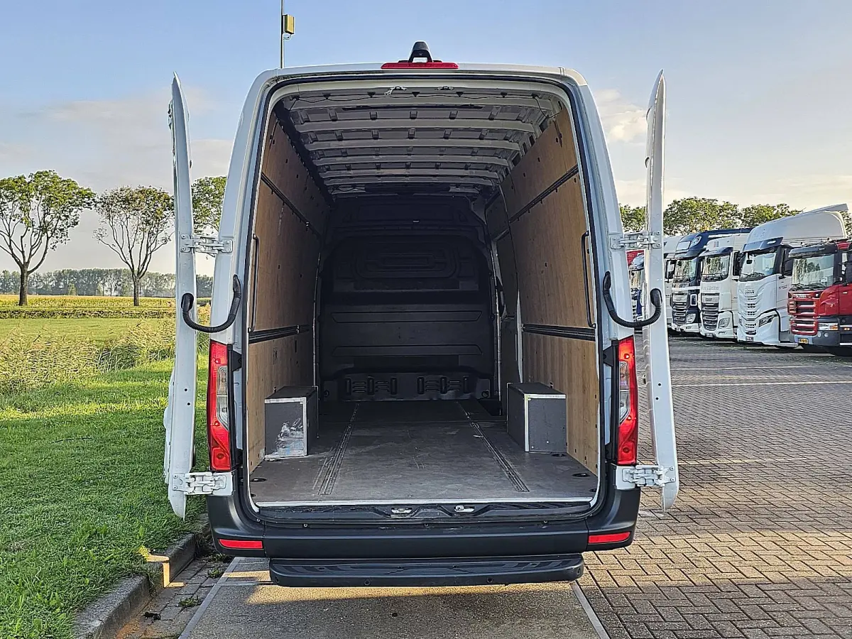 317 1.9 CDI L4H2 Base Cruise control, Airco, Pdc, Navi, Camera, Lane-assist, Stoelverwarming, Dodehoek detectie