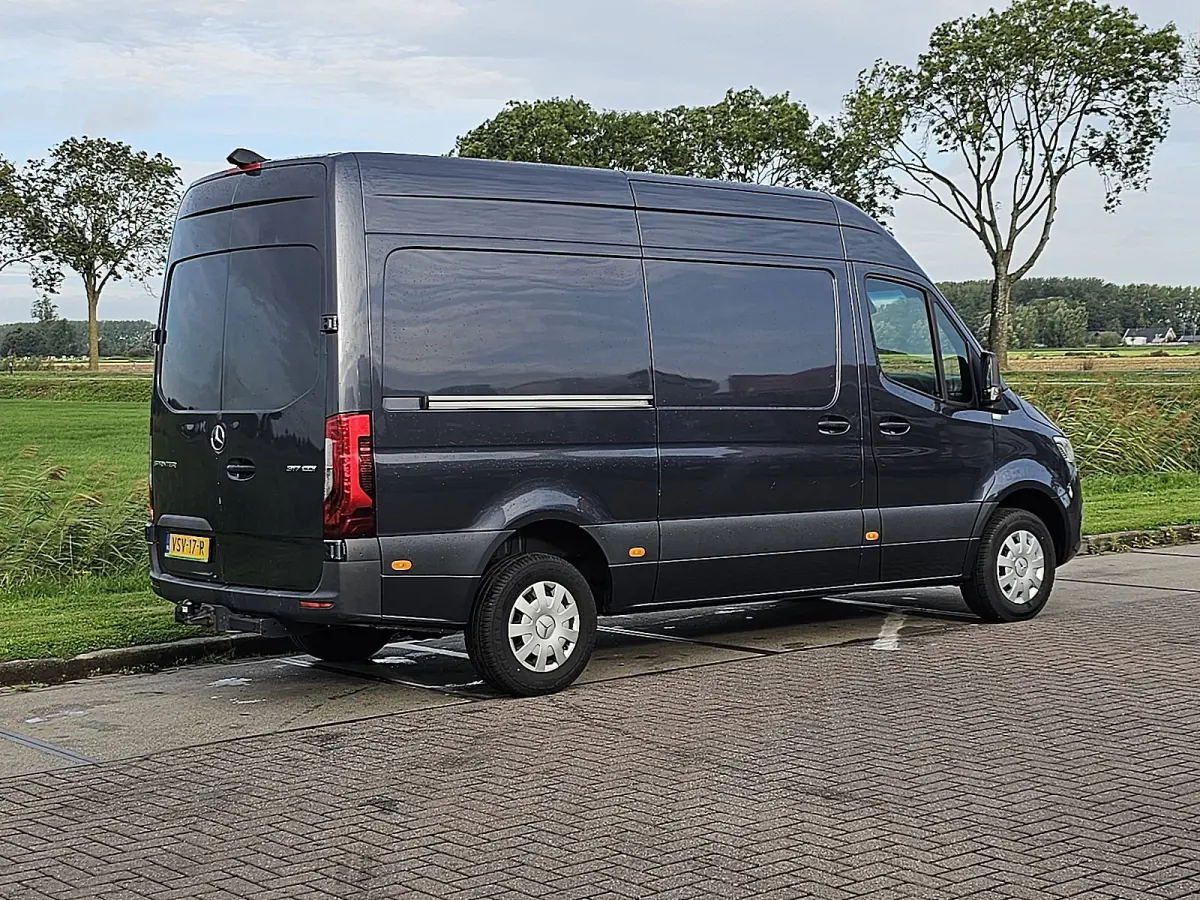 317 1.9 CDI L2H2 RWD Cruise control, Airco, Carplay, Navi, Camera, Led, Lane-assist, Climate control, Dodehoek detectie, 3,5T-trekhaak