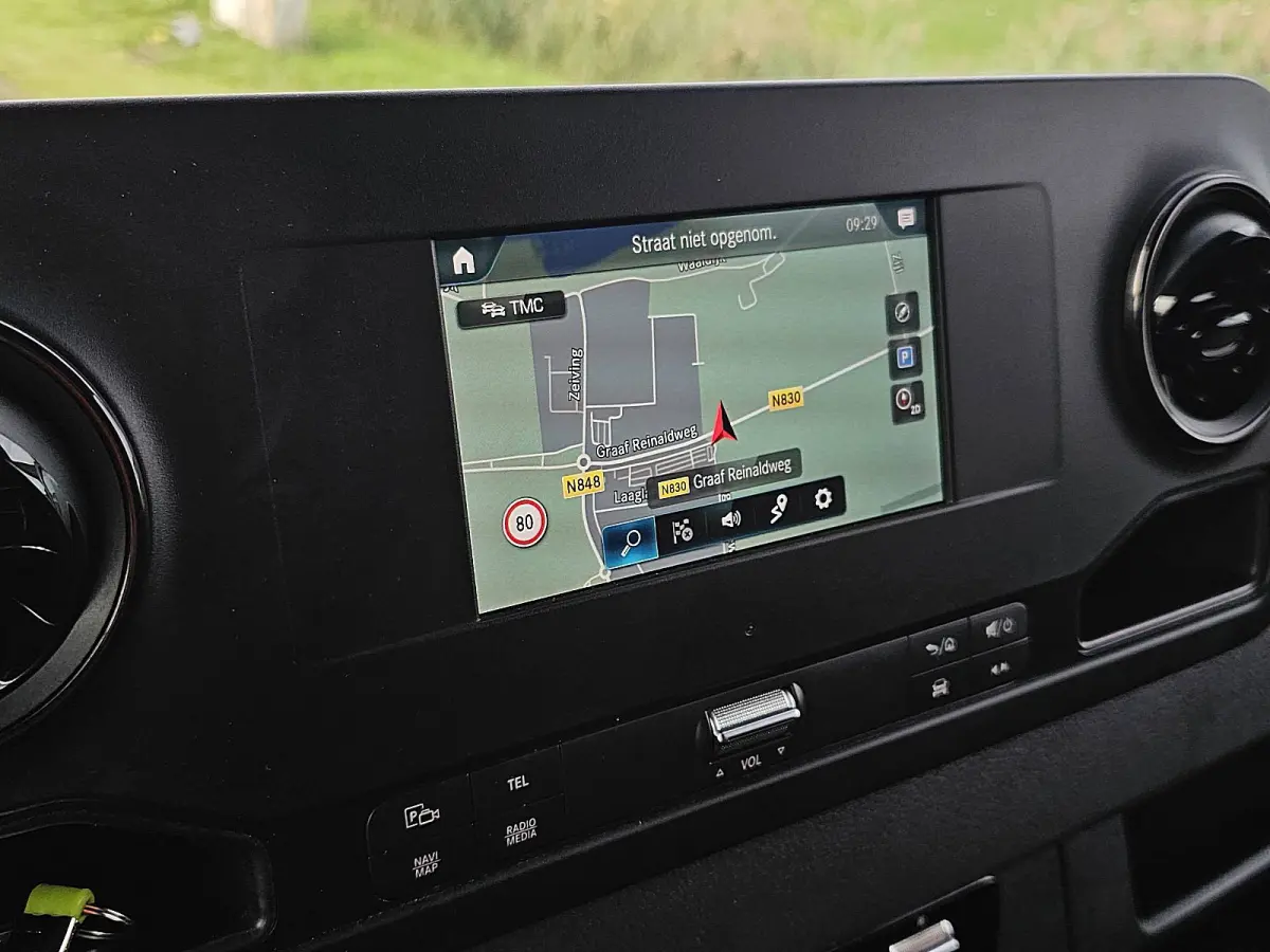 317 1.9 CDI L2H2 RWD Cruise control, Airco, Carplay, Navi, Camera, Led, Lane-assist, Climate control, Dodehoek detectie, 3,5T-trekhaak
