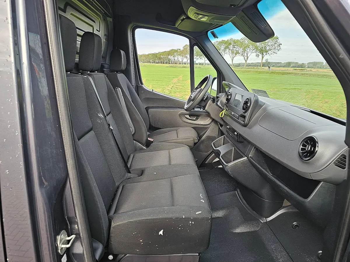 317 1.9 CDI L2H2 RWD Cruise control, Airco, Carplay, Navi, Camera, Led, Lane-assist, Climate control, Dodehoek detectie, 3,5T-trekhaak