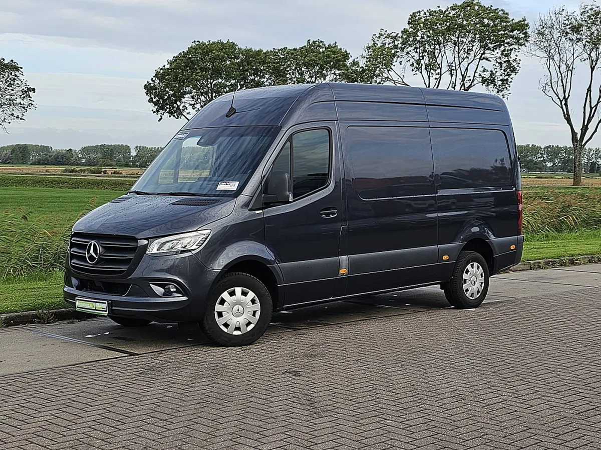 317 1.9 CDI L2H2 RWD Cruise control, Airco, Carplay, Navi, Camera, Led, Lane-assist, Climate control, Dodehoek detectie, 3,5T-trekhaak