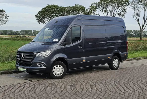 317 1.9 CDI L2H2 RWD Cruise control, Airco, Carplay, Navi, Camera, Led, Lane-assist, Climate control, Dodehoek detectie, 3,5T-trekhaak